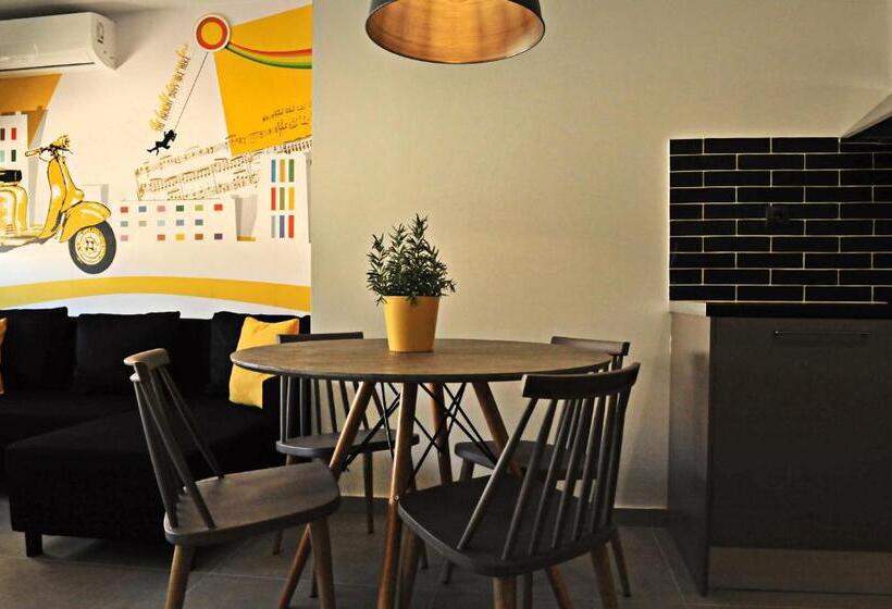 اتاق لوکس چهار تخته, The Athenians Modern Apartments