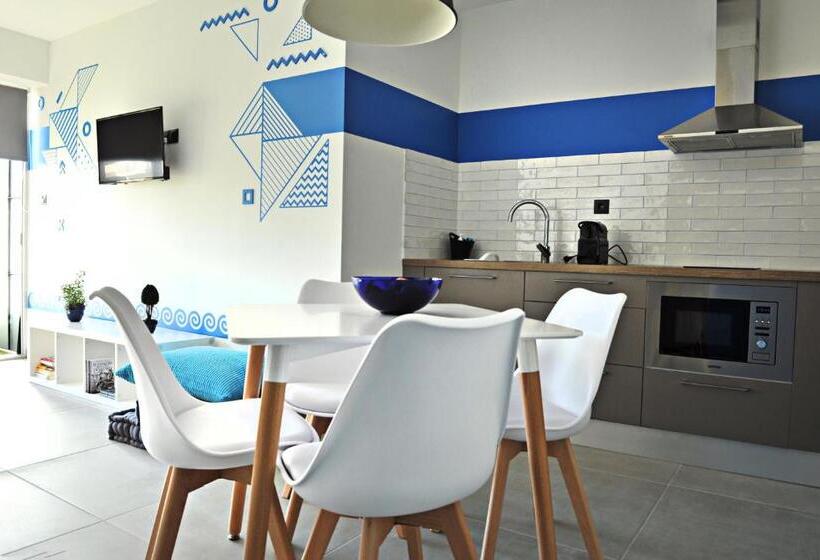 سوئیت جونیور با تراس, The Athenians Modern Apartments