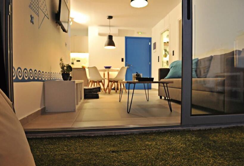 استودیوی لوکس, The Athenians Modern Apartments