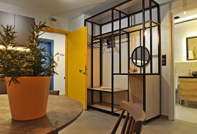 اتاق لوکس چهار تخته, The Athenians Modern Apartments