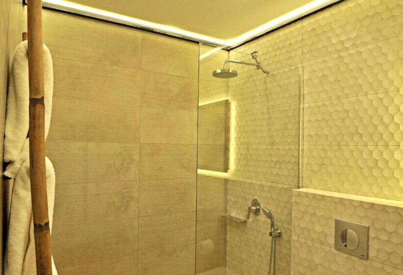 اتاق لوکس چهار تخته, The Athenians Modern Apartments