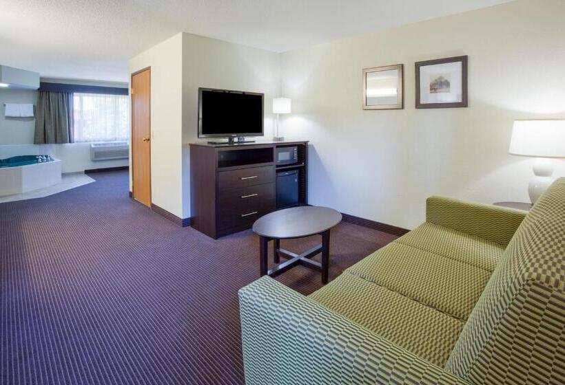 Deluxe Suite King Bed, Americinn By Wyndham Rhinelander