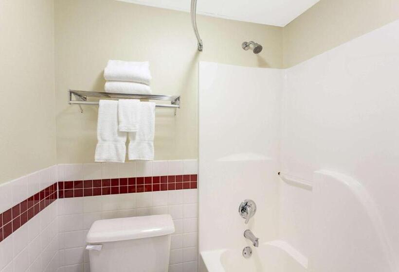 Deluxe Room Adapted for people with reduced mobility, Americinn By Wyndham St. Cloud