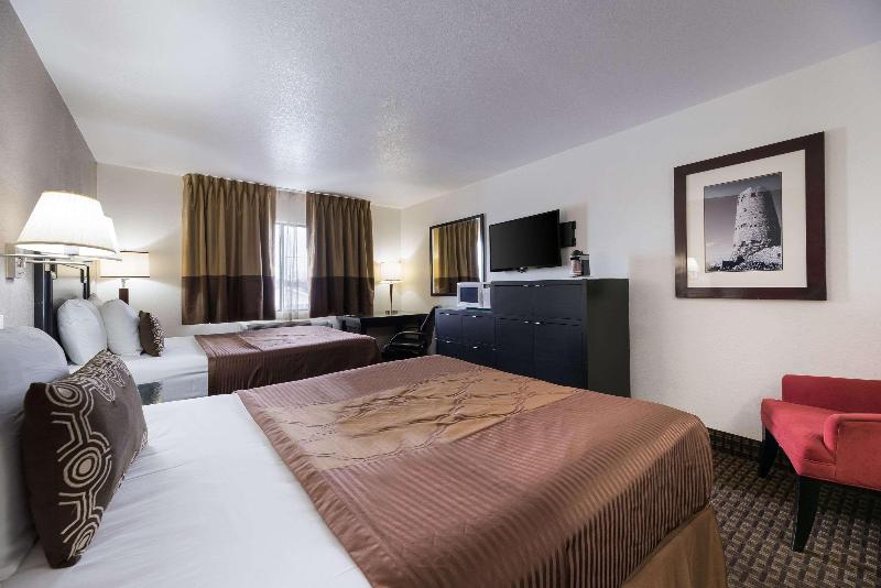 اتاق استاندارد با تخت دو نفره بزرگ, Econo Lodge Inn & Suites