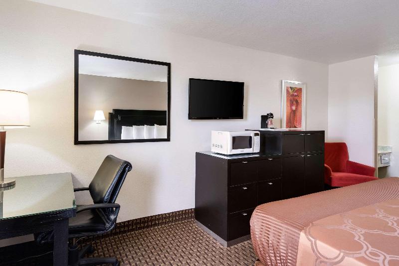 اتاق استاندارد با تخت بزرگ, Econo Lodge Inn & Suites