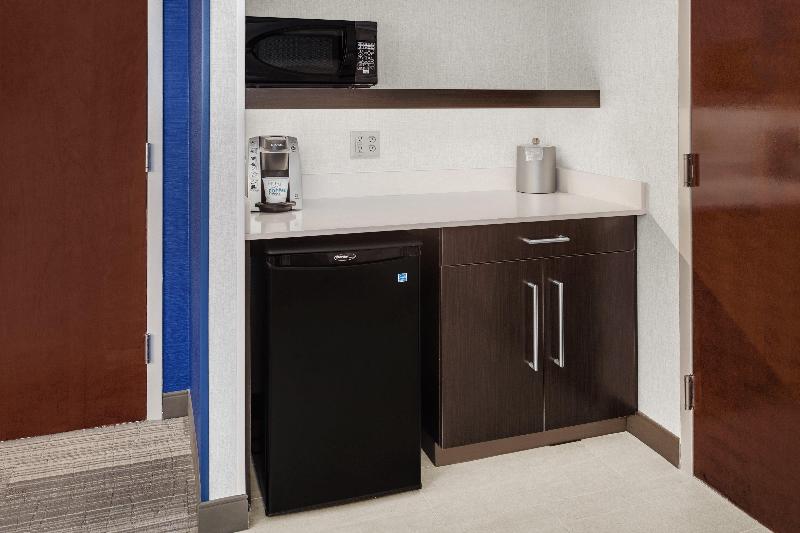 سوئیت با تخت بزرگ, Holiday Inn Express South Portland, An Ihg