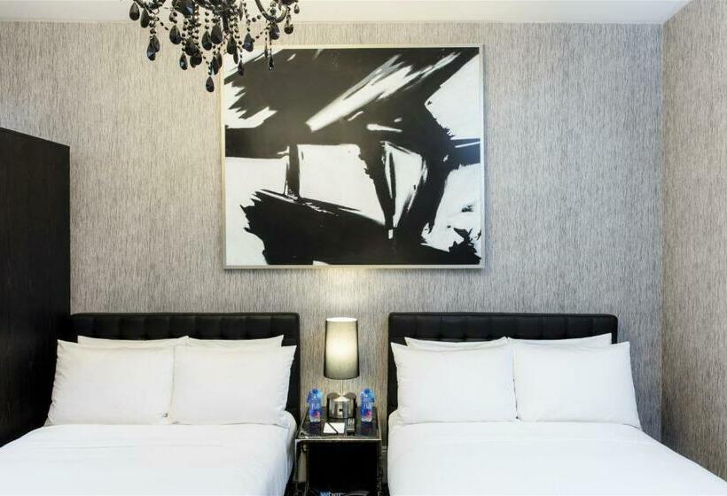 Quarto Deluxe, Square  At Times Square