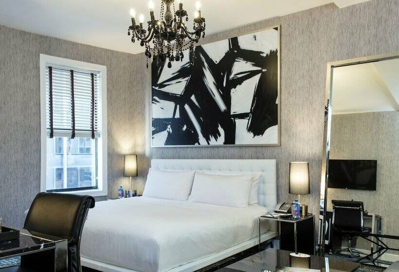 Quarto Deluxe, Square  At Times Square