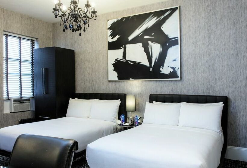 Quarto Deluxe, Square  At Times Square