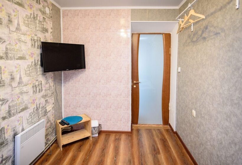 اتاق اکونومی, Hostel Svoi