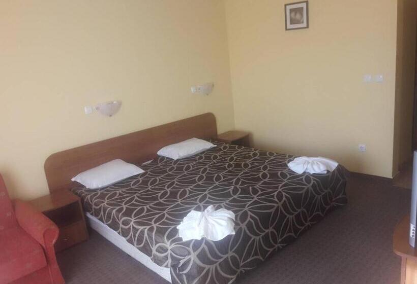 اتاق لوکس, Black Sea   Breakfast, Pool & Free Parking