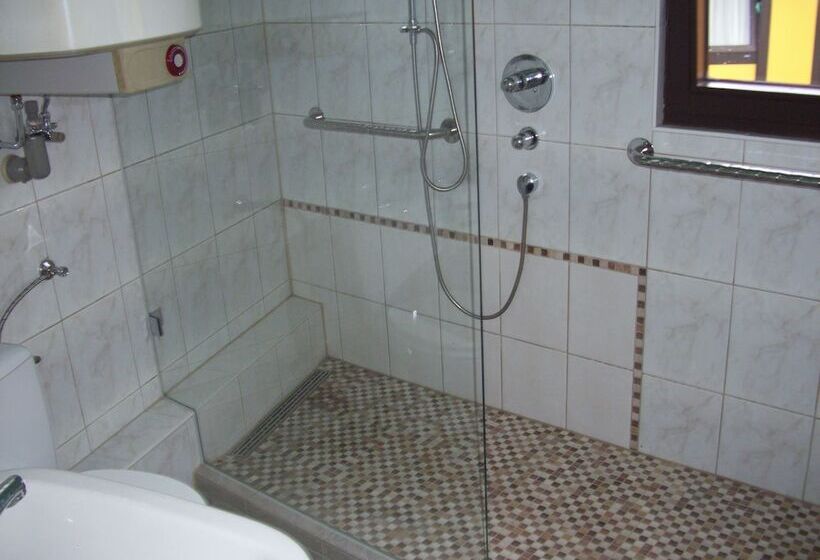 اتاق استاندارد یک نفره, Fritzis Arte Rooms