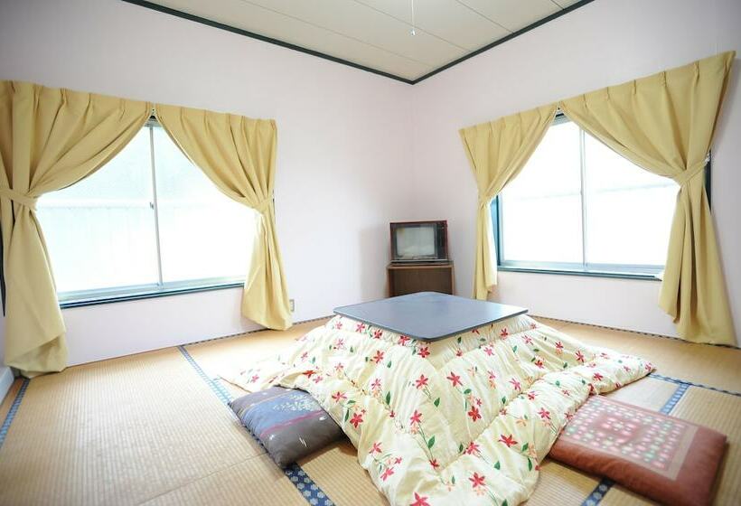 اتاق استاندارد سه تخته با سرویس بهداشتی مشترک, Petit House Hiromi