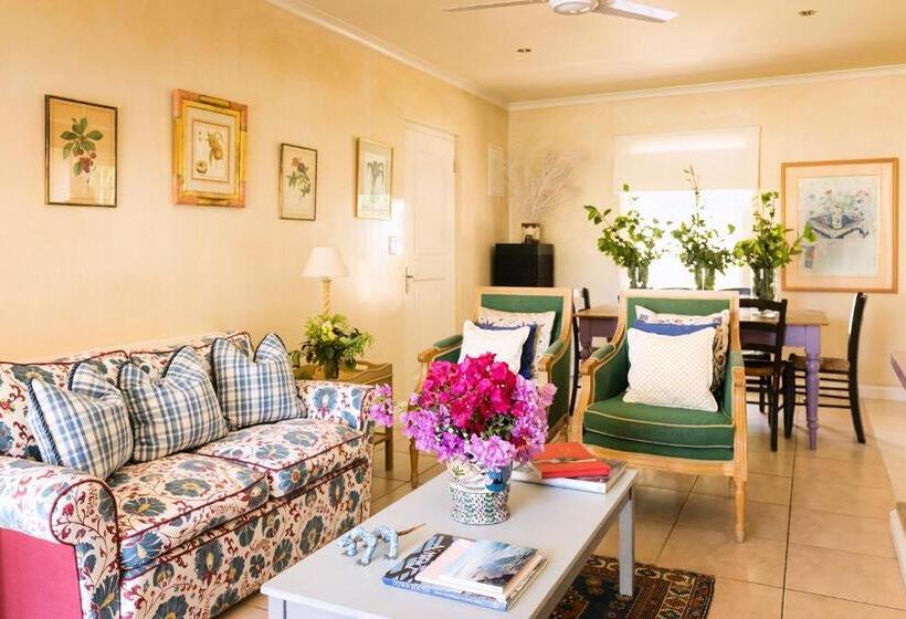 آپارتمان 1 خوابه, Cornerway House