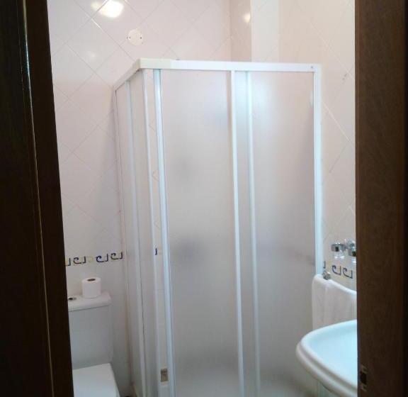 اتاق استاندارد سه نفره, Residencial Moeda