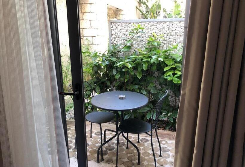 اتاق خانوادگی, Yerli Otel Alacati