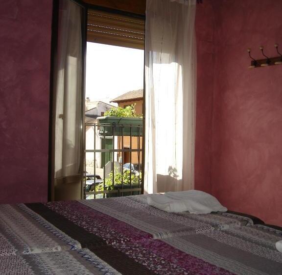 اتاق استاندارد با سرویس بهداشتی مشترک, Agroturismo  La Bardena Blanca Ii
