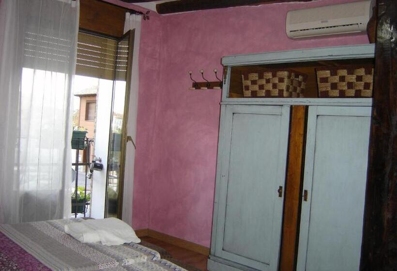 اتاق استاندارد با سرویس بهداشتی مشترک, Agroturismo  La Bardena Blanca Ii