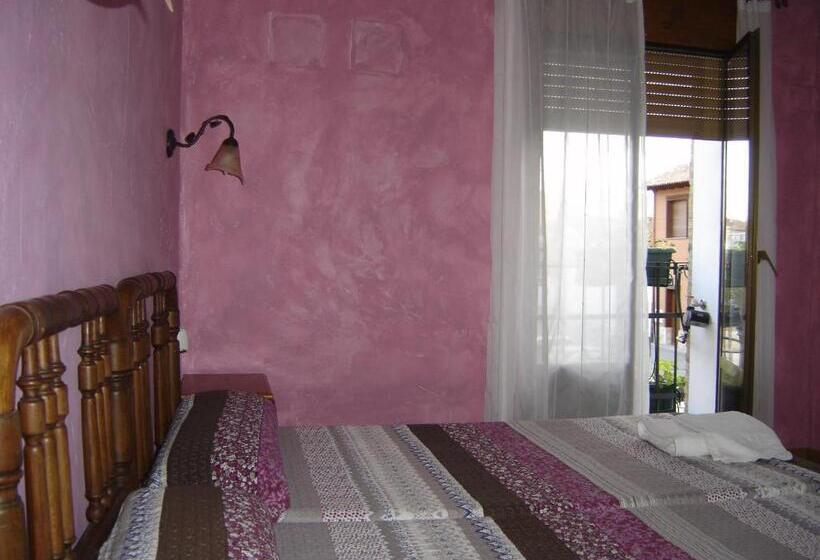 اتاق استاندارد با سرویس بهداشتی مشترک, Agroturismo  La Bardena Blanca Ii