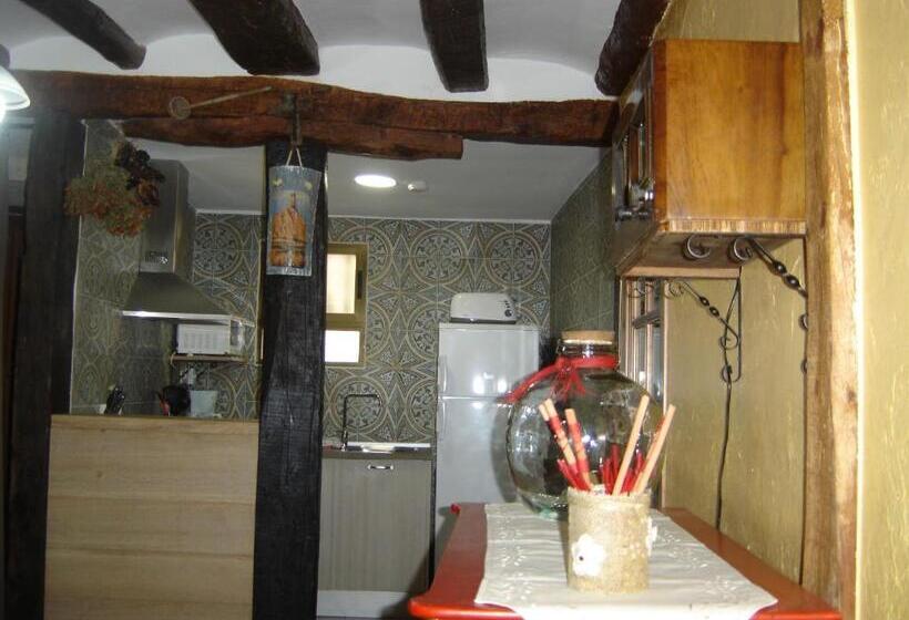 اتاق استاندارد با سرویس بهداشتی مشترک, Agroturismo  La Bardena Blanca Ii
