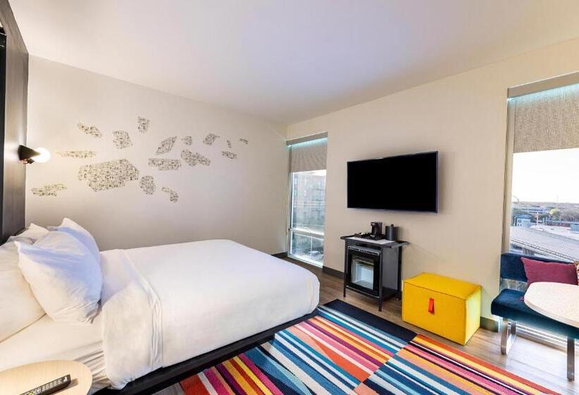 اتاق استاندارد با تخت بزرگ, Aloft Savannah Downtown Historic District