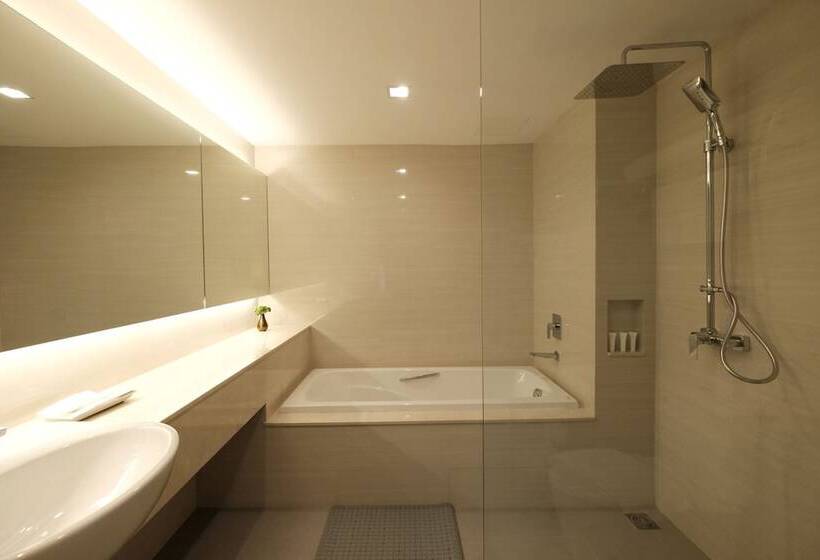 اتاق لوکس با چشم‌انداز استخر, Ana Park Chiang Mai