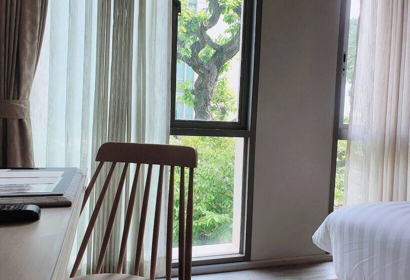 سوییت با چشم‌انداز استخر, Ana Park Chiang Mai