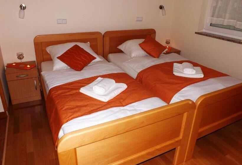 اتاق خانوادگی, B&b Pansion Vago
