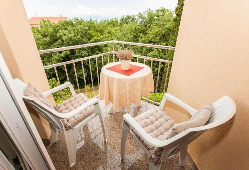 اتاق خانوادگی, B&b Pansion Vago