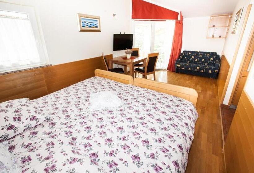 اتاق خانوادگی, B&b Pansion Vago