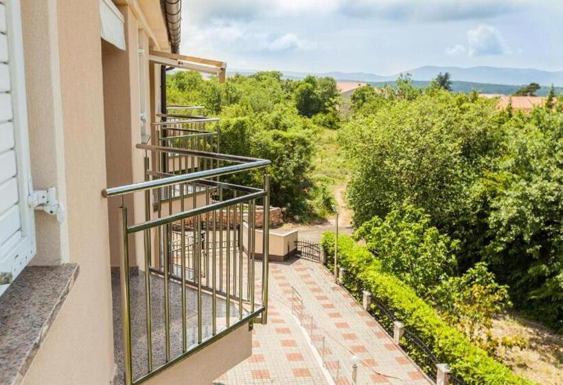 اتاق اکونومی, B&b Pansion Vago