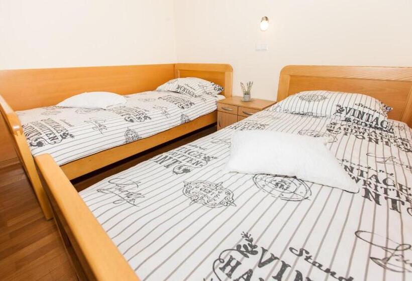 اتاق اکونومی, B&b Pansion Vago
