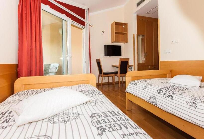 اتاق اکونومی, B&b Pansion Vago