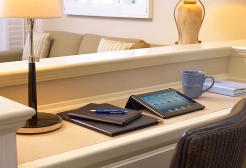 سوییت با چشم‌انداز جانبی دریا, Beach House Hotel At Hermosa Beach