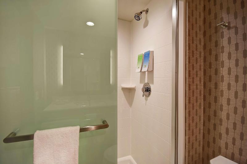 سوئیت با تخت بزرگ, Red Roof Inn Flint