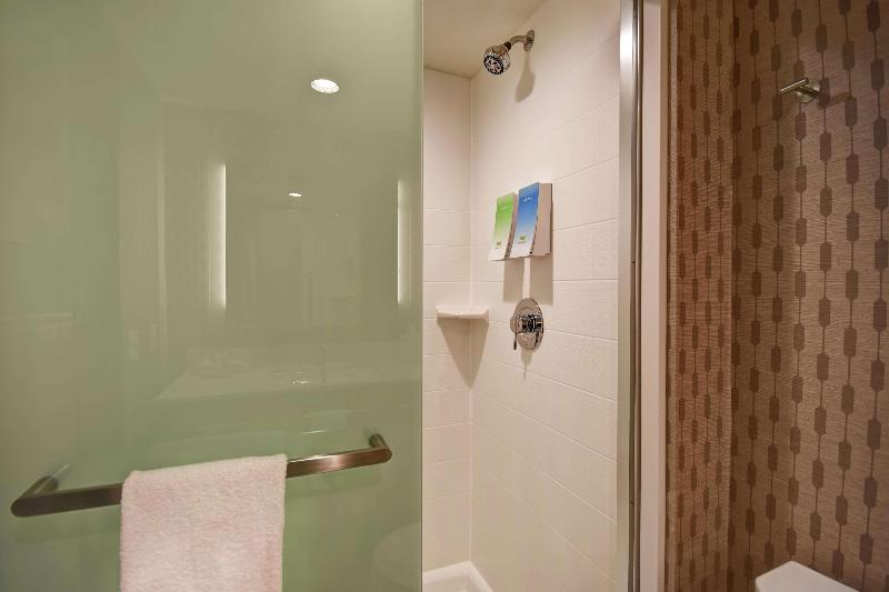 سوئیت با تخت بزرگ, Red Roof Inn Flint