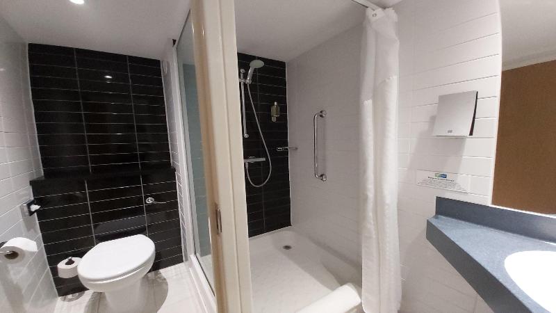 سوئیت با تخت بزرگ, Red Roof Inn Flint