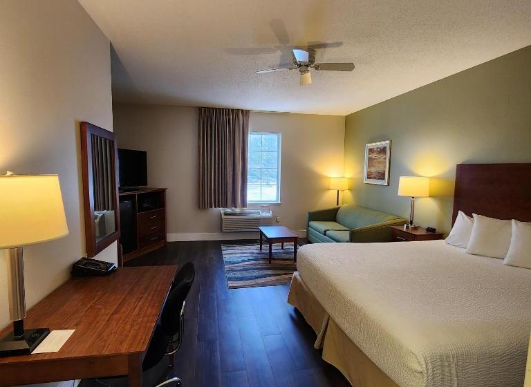 Suite Pat King, Baymont By Wyndham Mackinaw City