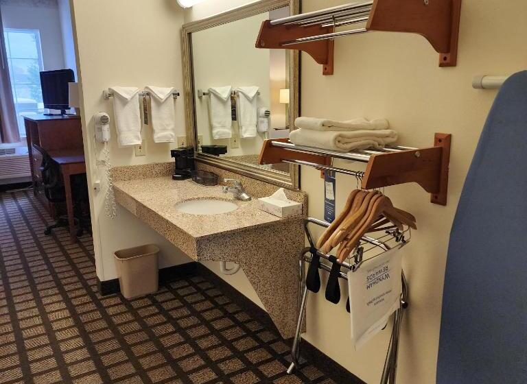 Quarto Standard para Deficientes, Baymont By Wyndham Mackinaw City