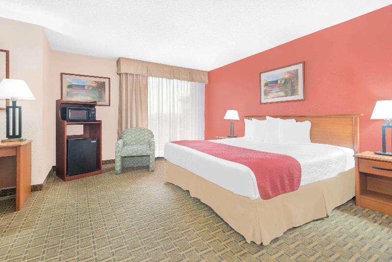 استودیوی لوکس, Baymont By Wyndham Springfield South Hwy 65