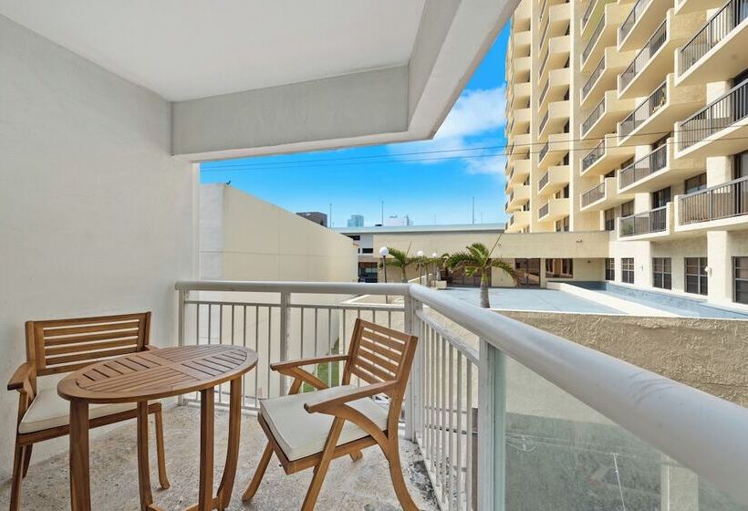 استودیوی لوکس, Bentley Hotel South Beach