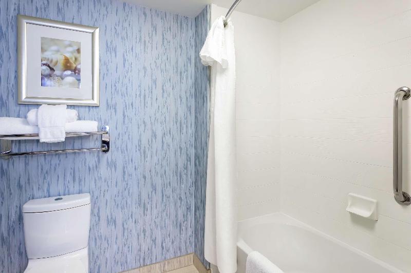 اتاق استاندارد برای معلولان, Holiday Inn Express Montgomery East I 85, An Ihg
