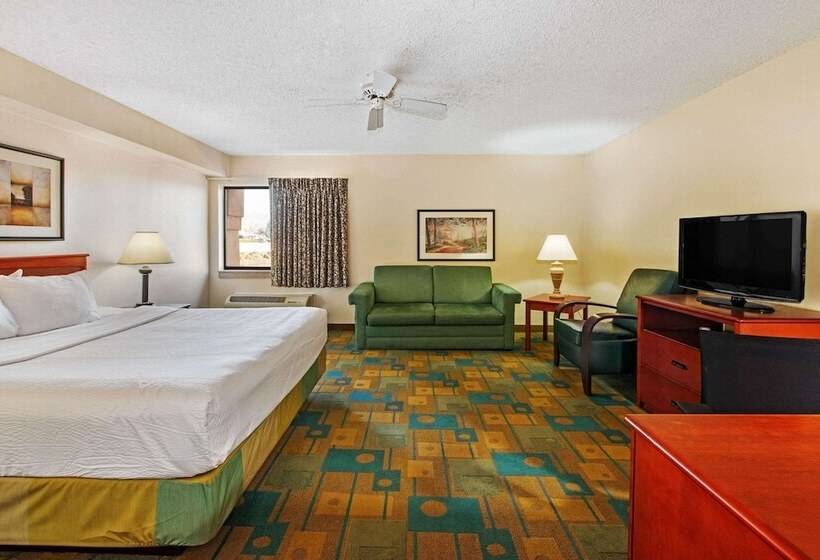 Deluxe Suite, La Quinta Inn & Suites By Wyndham Albuquerque Journal Ctr Nw