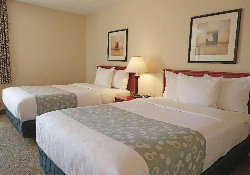 Deluxe Room, La Quinta Inn & Suites By Wyndham Albuquerque Journal Ctr Nw