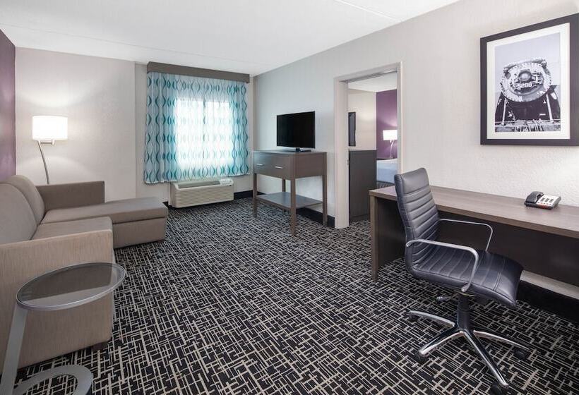 Suite, La Quinta Inn & Suites By Wyndham Chattanooga  East Ridge