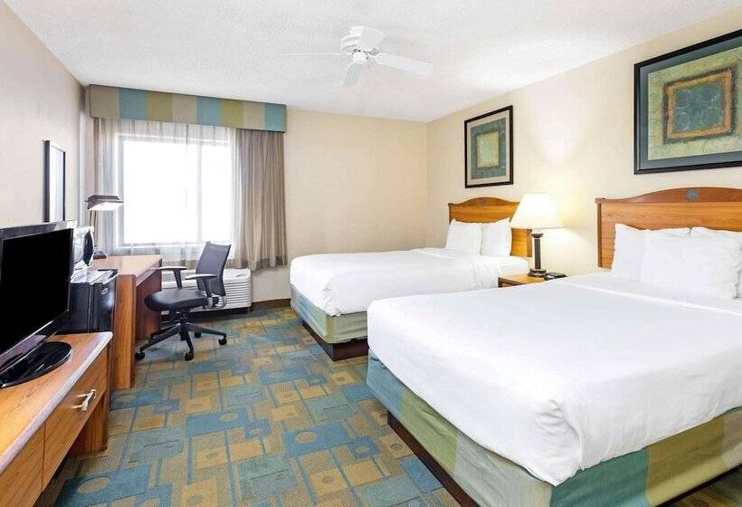 Deluxe Room, La Quinta Inn & Suites By Wyndham El Paso East