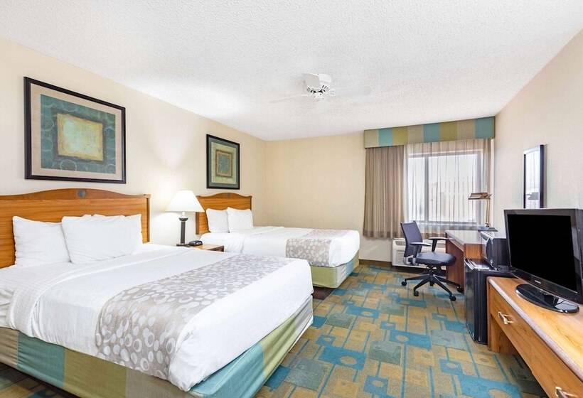 Deluxe Room, La Quinta Inn & Suites By Wyndham El Paso East