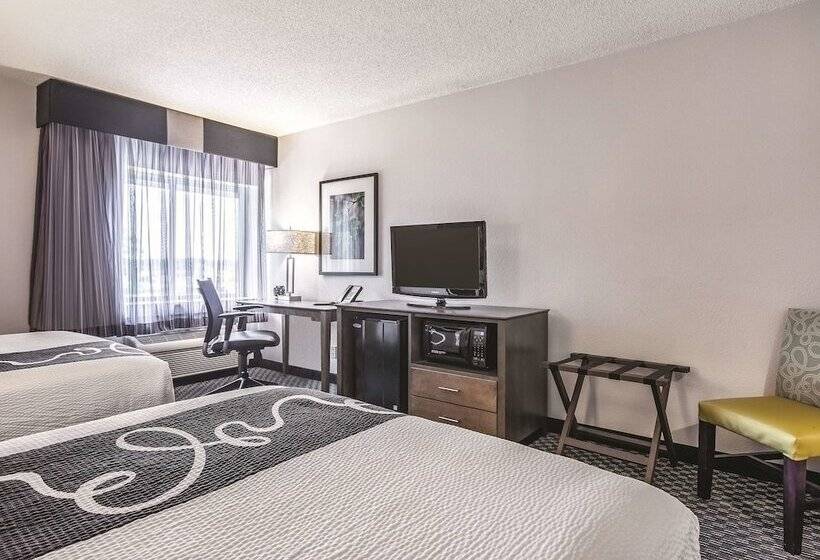 اتاق استاندارد با 2 تخت دوبل, La Quinta Inn & Suites By Wyndham Hartford  Bradley Airport