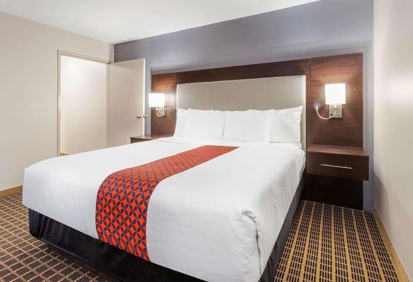 Presidential Suite, La Quinta Inn & Suites By Wyndham Rockford