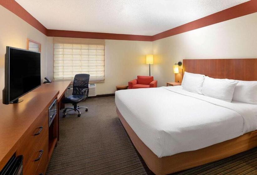 اتاق لوکس با تخت بزرگ, Spark By Hilton Savannah Midtown